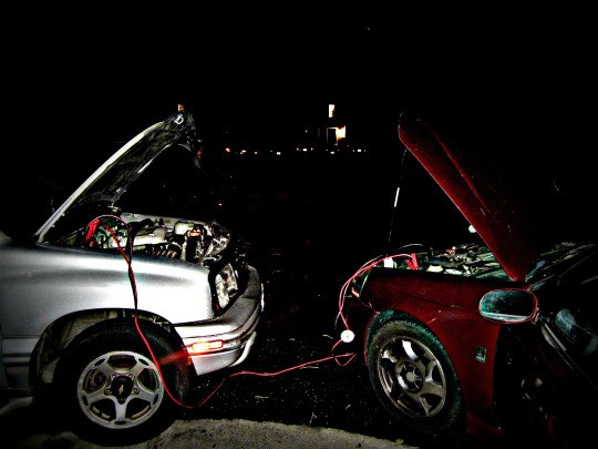 How to Jump a Car Battery – Get it Running in 8 Easy Steps