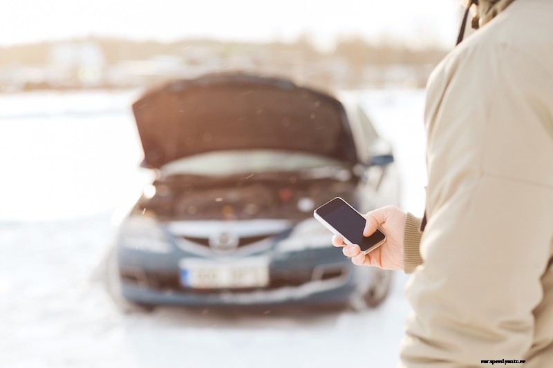 How to Prepare in Advance for a Car Breakdown in a Blizzard