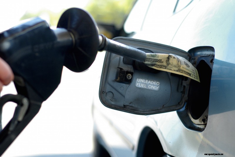 Proper Etiquette for Filling Up Your Gas Tank