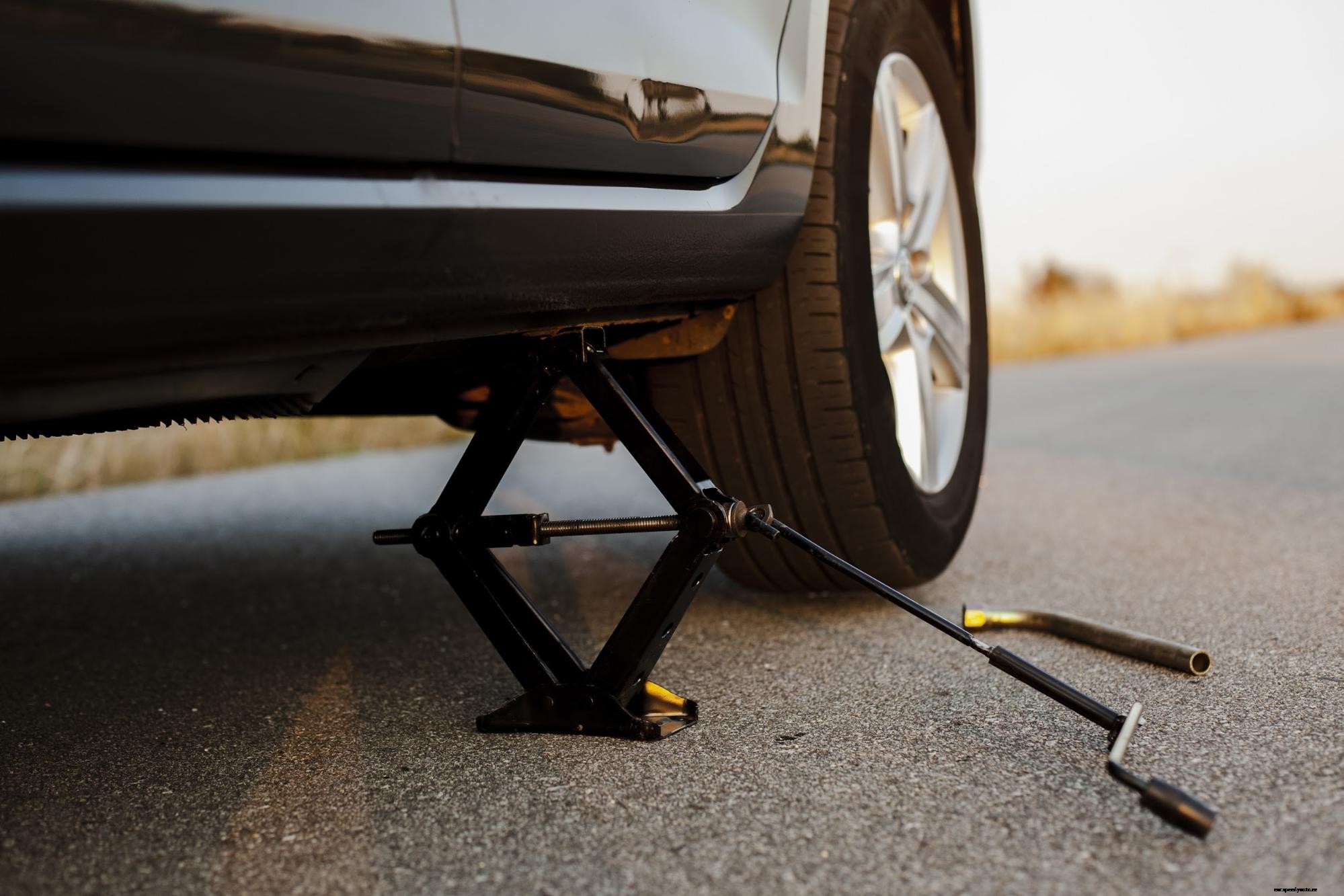 How to Change Your Car Tire All by Yourself?