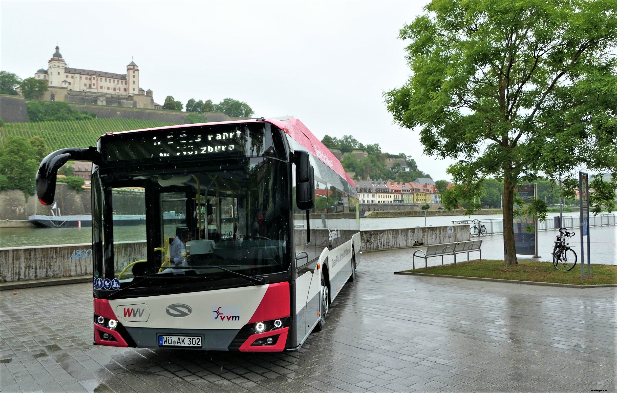 Würzburg invests in e-mobility with 2 Solaris Buses