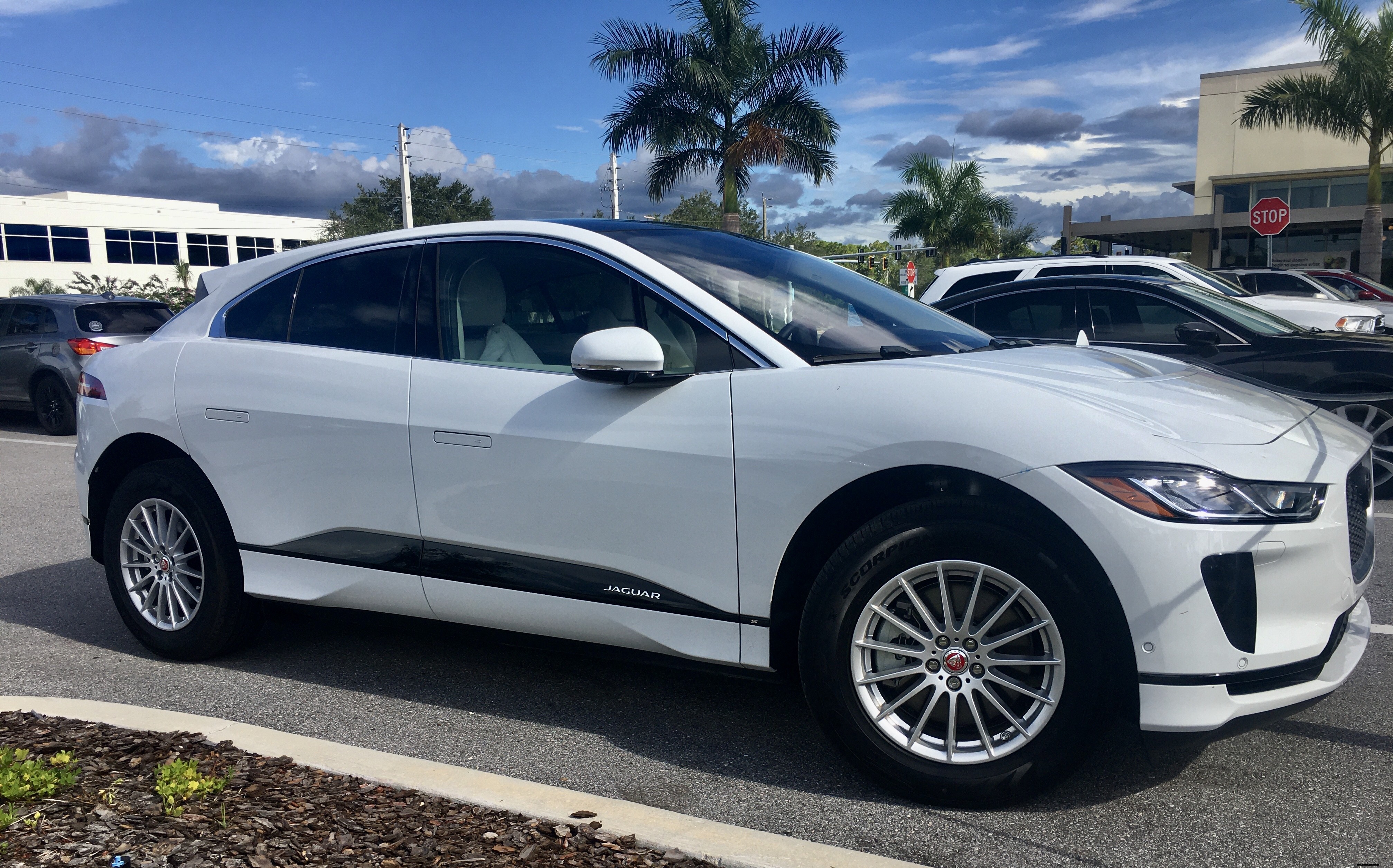 Jaguar Land Rover has Agreed to Support the City of Oslo with the World’s First High-Powered Wireless Taxis.