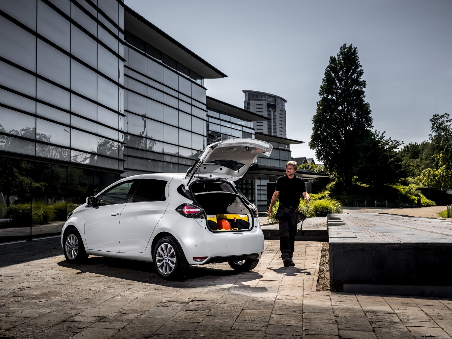Renault Expands its PRO+ Line-up, The All-New ZOE Car-Derived Van