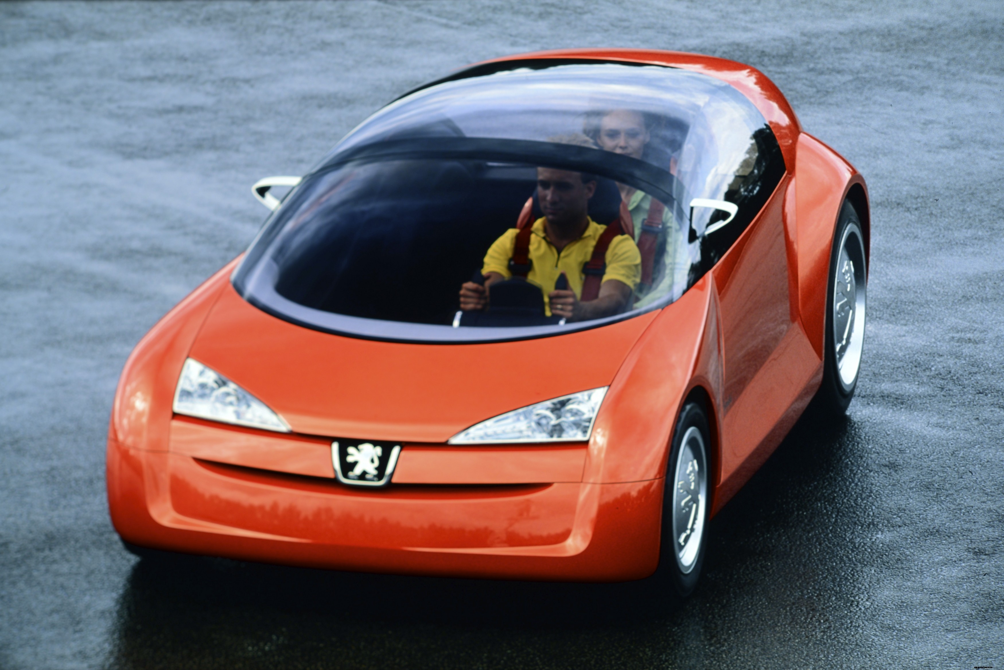 From The Peugeot VLV To The All-New Peugeot e-2008 SUV – An Electric Journey