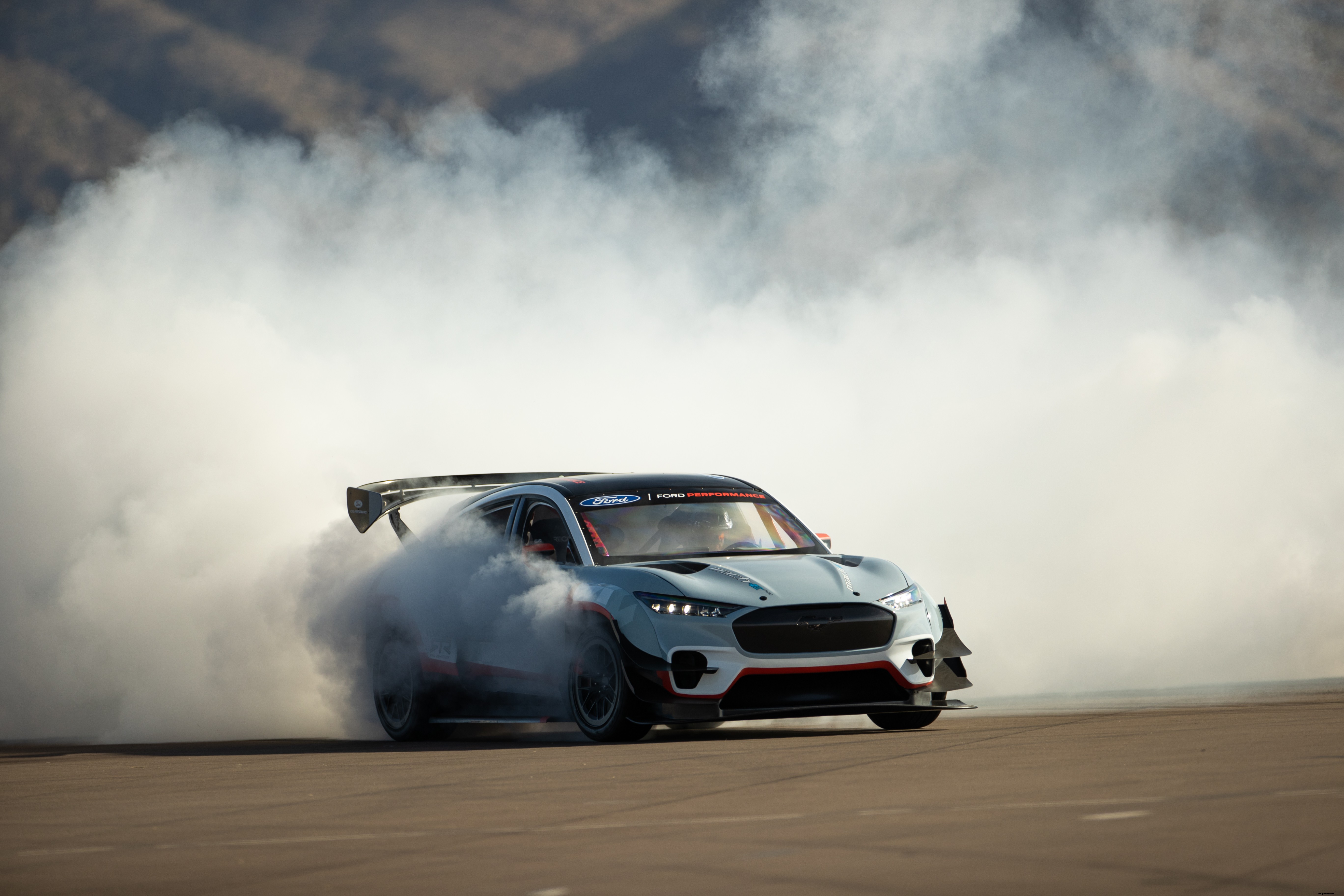 ALL-ELECTRIC MUSTANG MACH-E 1400 PROTOTYPE BY FORD PERFORMANCE AND RTR TAKES RACING, DRIFTING TO NEW LEVELS