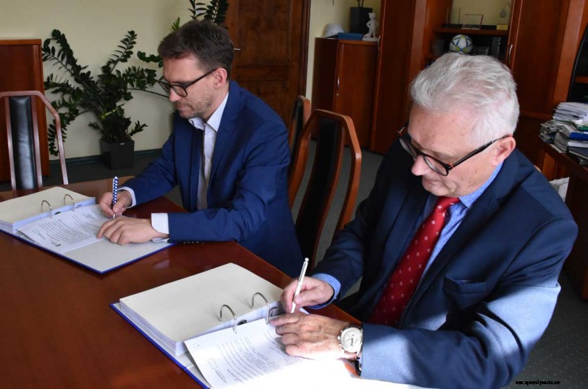 Zero-emission, Articulated, Low-floor: 8 Solaris Urbino 18 Electric for Szczecin