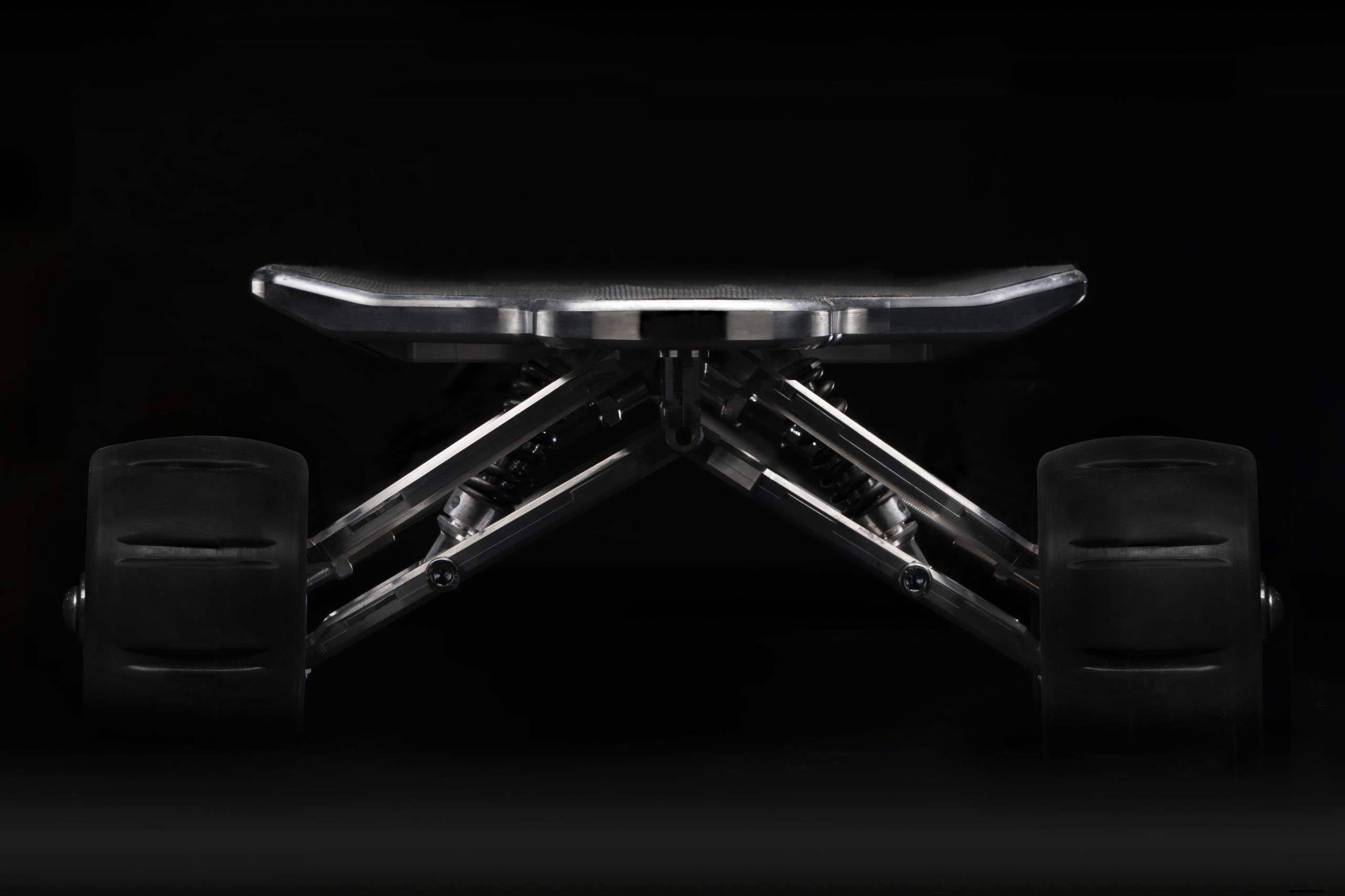 Hunter Board is the World’s 1st Electric Skateboard Built to Reduce the Rider’s Risk of Falling