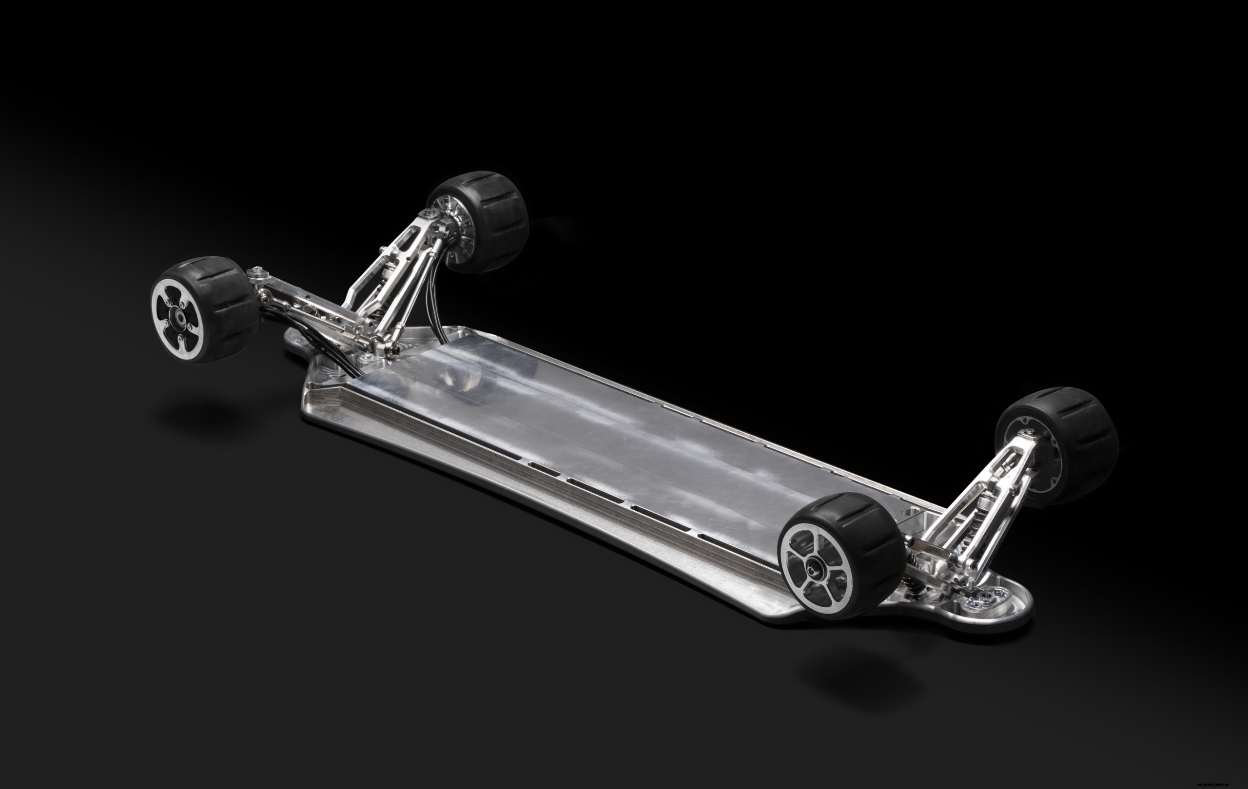 Hunter Board is the World’s 1st Electric Skateboard Built to Reduce the Rider’s Risk of Falling