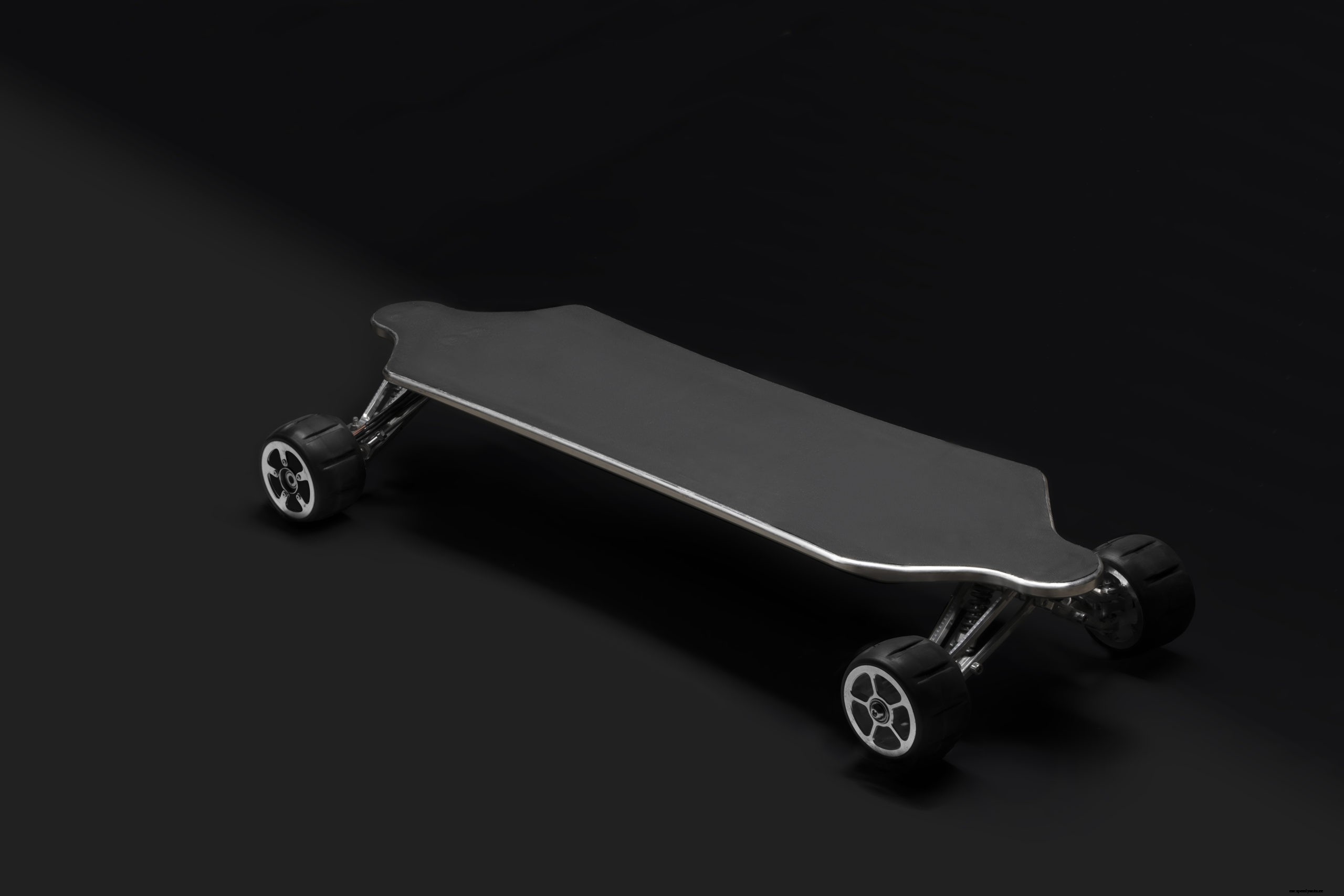 Hunter Board is the World’s 1st Electric Skateboard Built to Reduce the Rider’s Risk of Falling