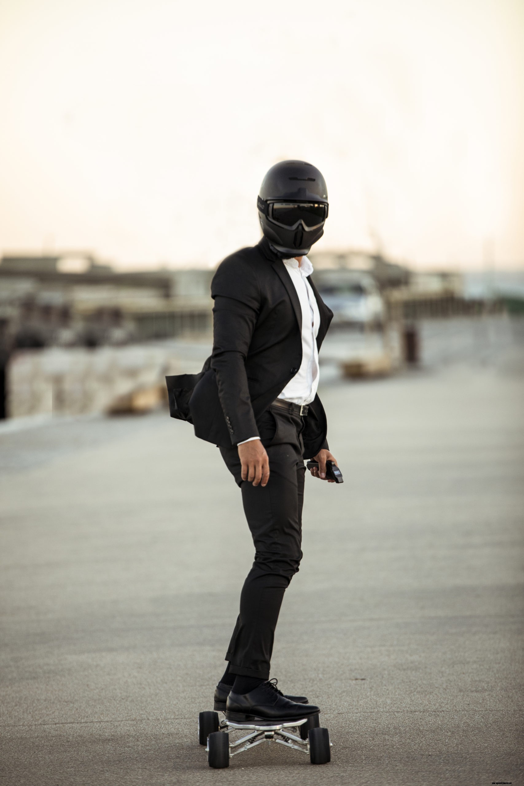 Hunter Board is the World’s 1st Electric Skateboard Built to Reduce the Rider’s Risk of Falling