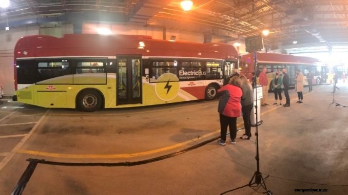 10 BYD Electric Buses Roll Into Service in Toronto
