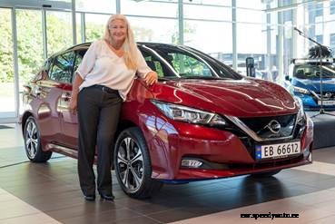 Nissan Celebrates Production of the 500,000th LEAF