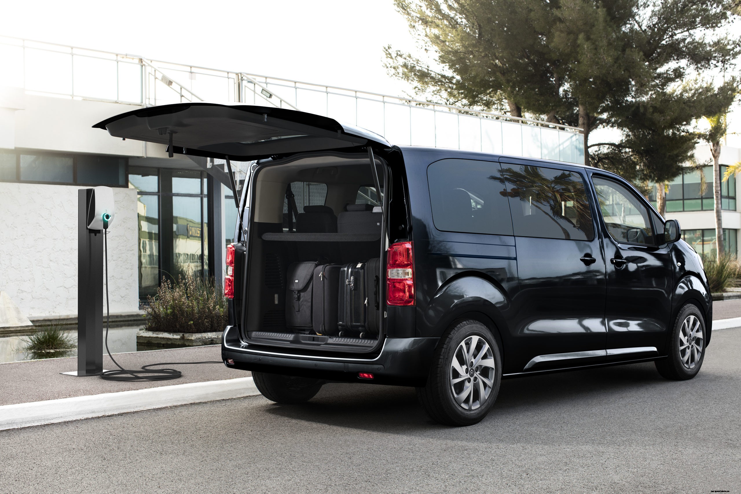 New Citroën ë-SpaceTourer MPV Opens for Orders in the UK