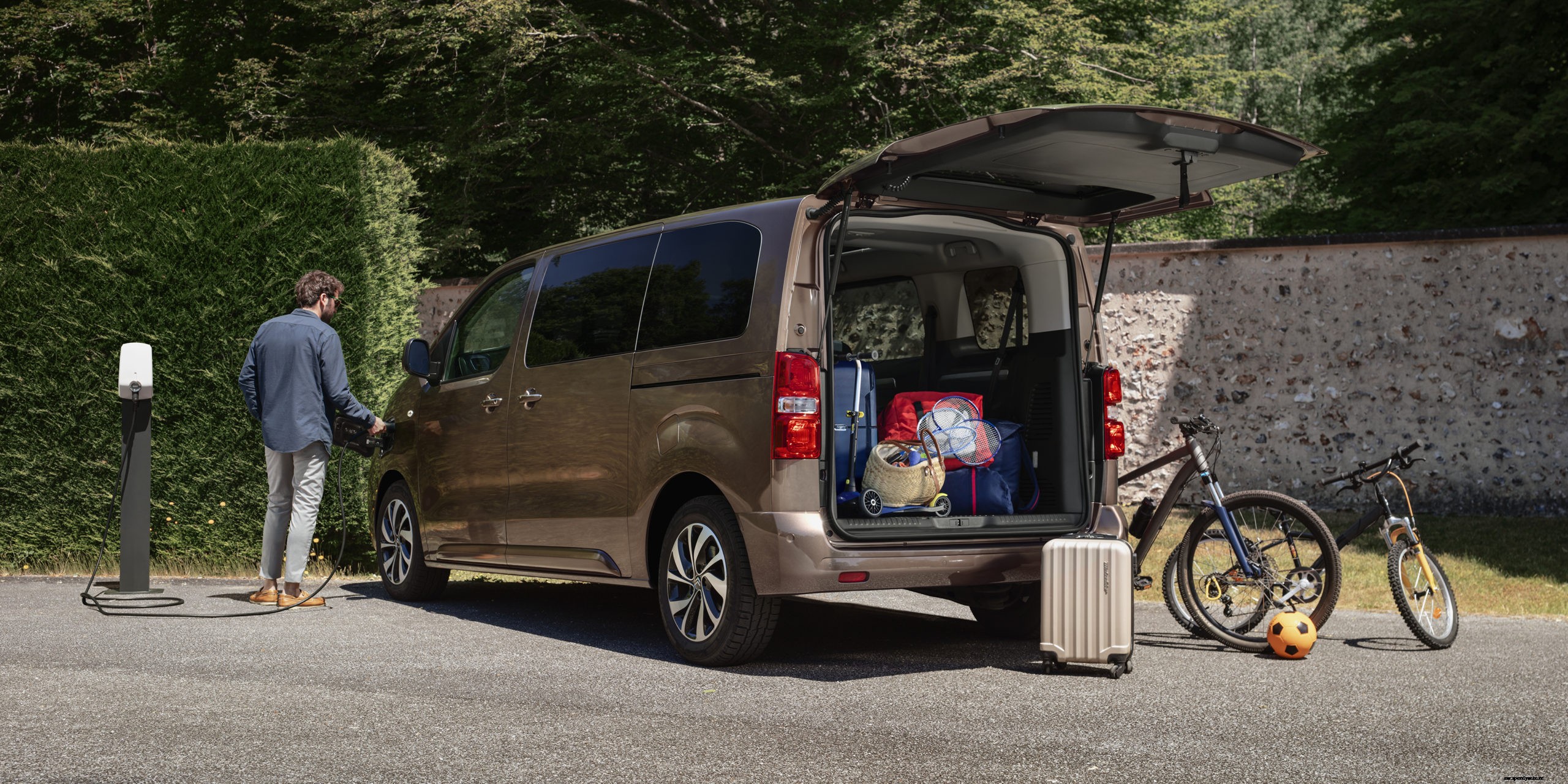 New Citroën ë-SpaceTourer MPV Opens for Orders in the UK