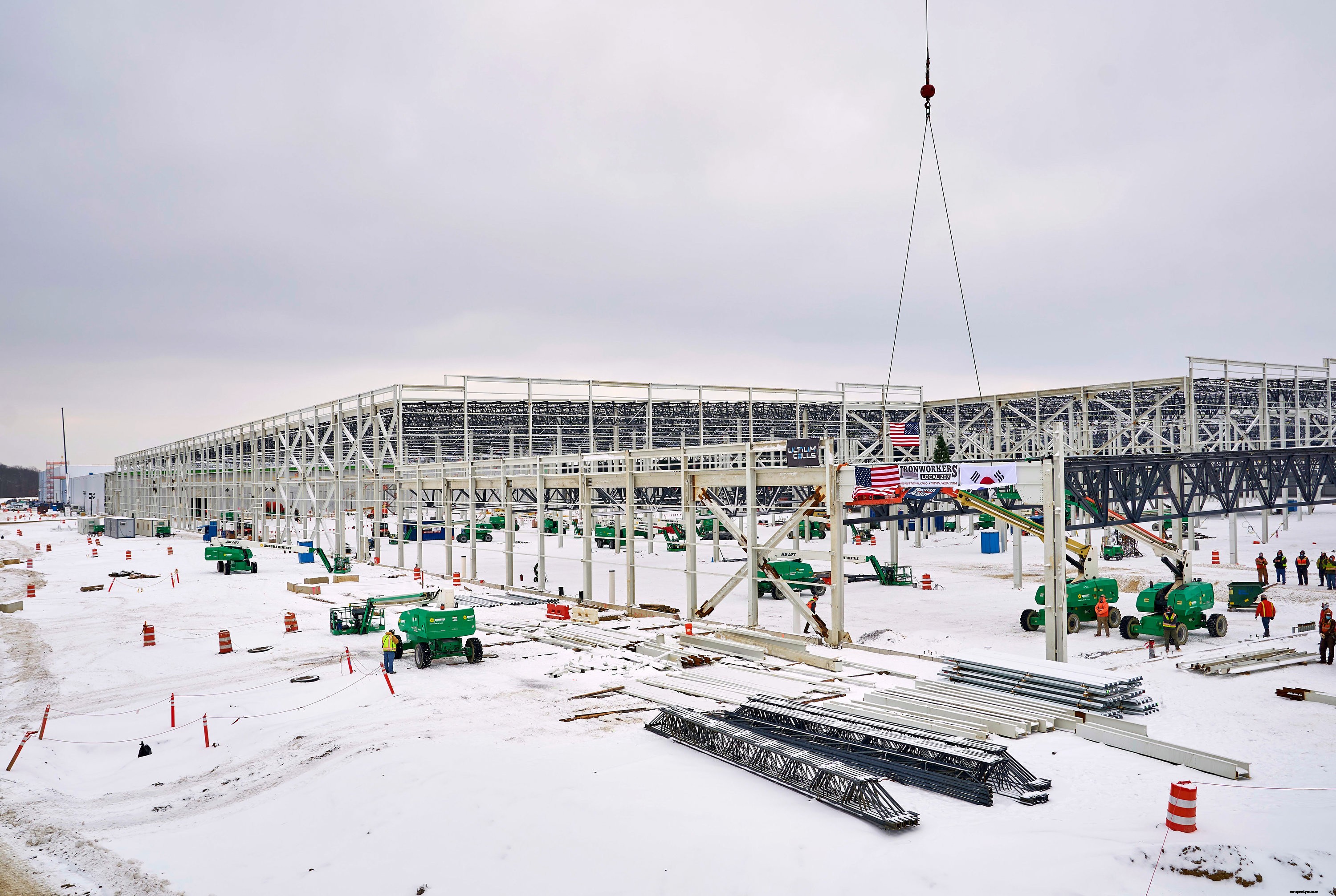 Ultium Cells Surpasses 500,000 Construction Build Hours, Celebrates Completion of Steel Building Structure