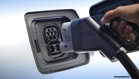 BP in talks to create charging network at garages