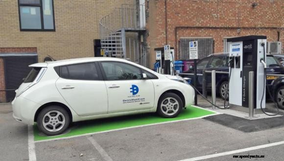 Cambridge installs rapid chargers to boost EV taxi use