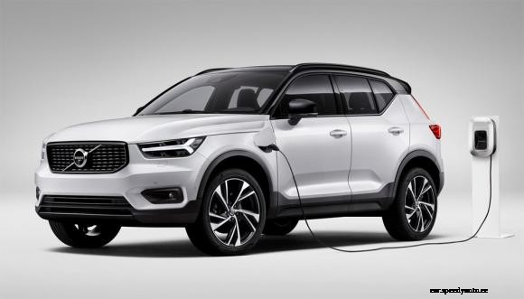 Volvo offers new PHEV customers free charging for a year