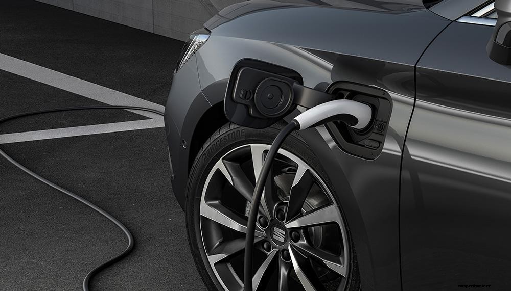 Seat adds eHybrid PHEV model to new Leon