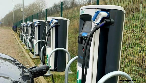Polar rapid charging hub opens on M6