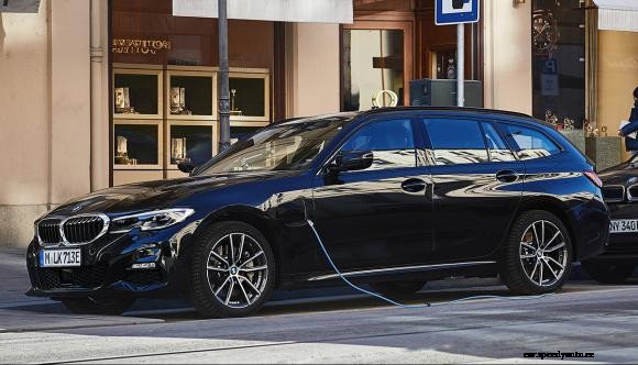 BMW 330e range expands to four models