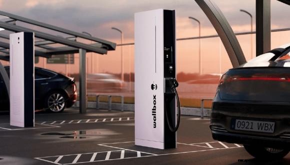 Wallbox presents Hypernova ultra-rapid charging column