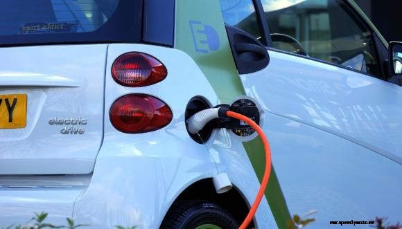 Call for more driving lessons and tests in electric vehicles