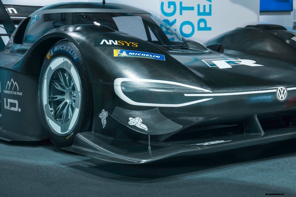 Volkswagen Reveals Its Fully Electric Race Car in 2018
