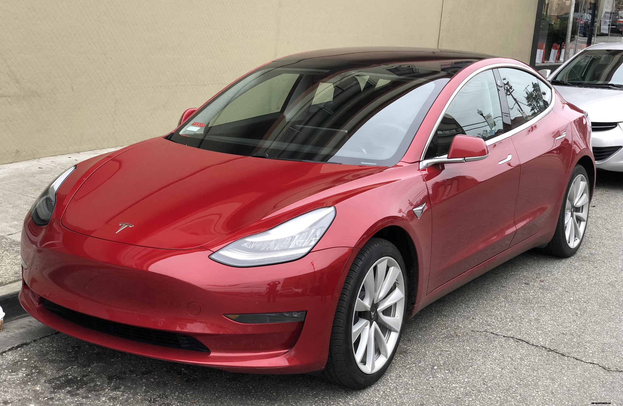 TESLA MODEL 3 HAVING 8 AIRBAGS