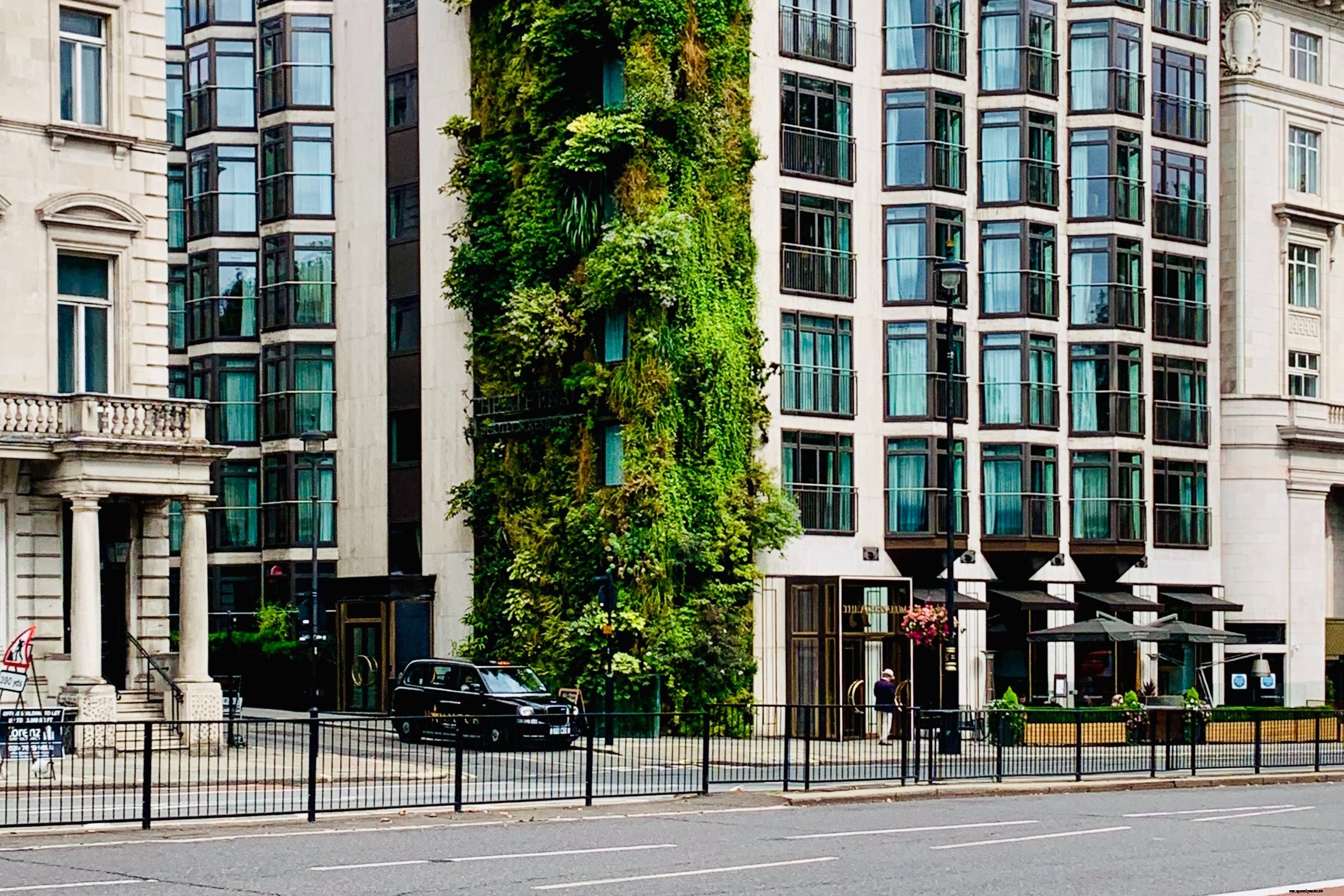 5 reasons why EV chargers boost employee satisfaction