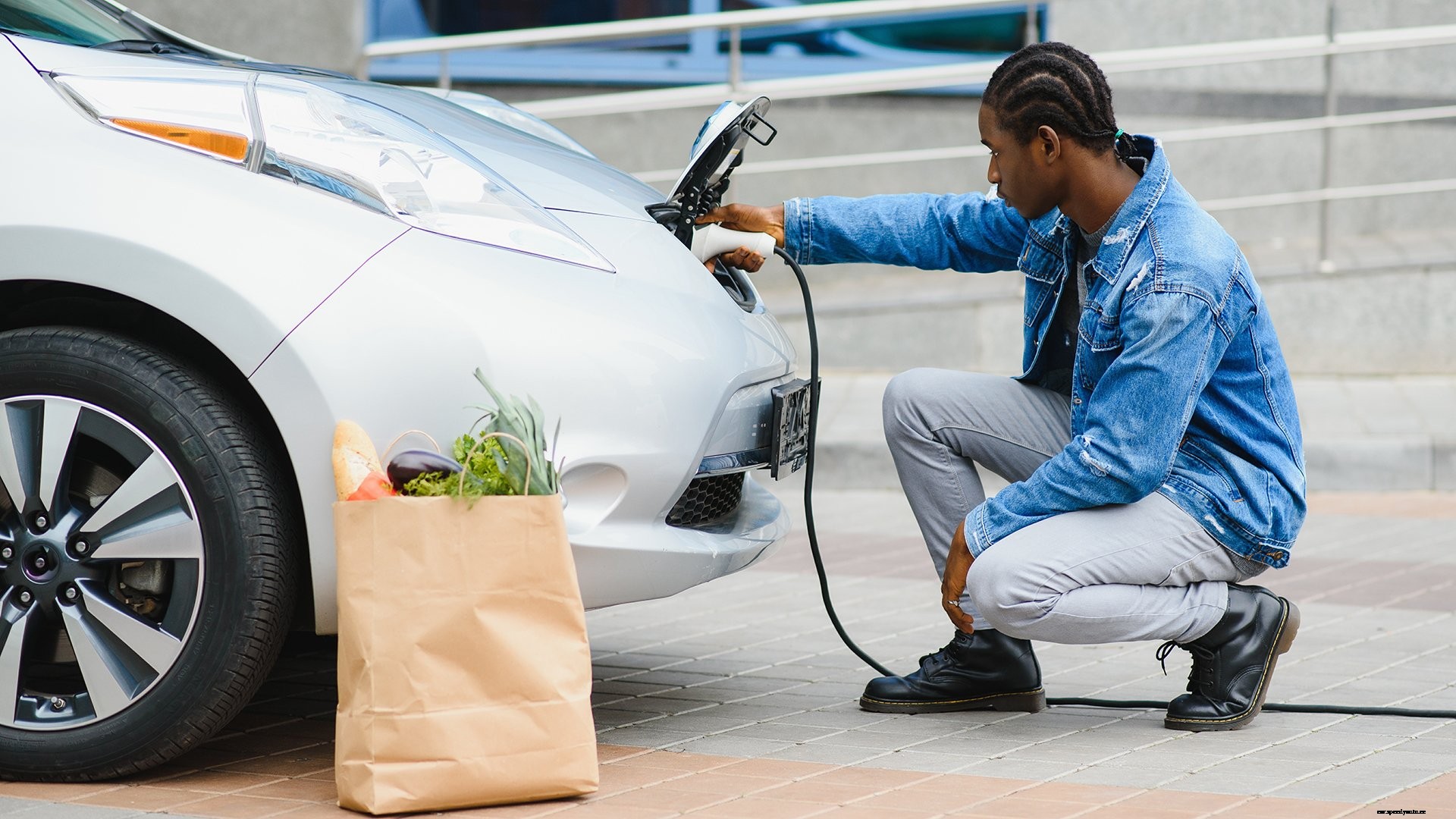How to increase gas station sales with EV chargers