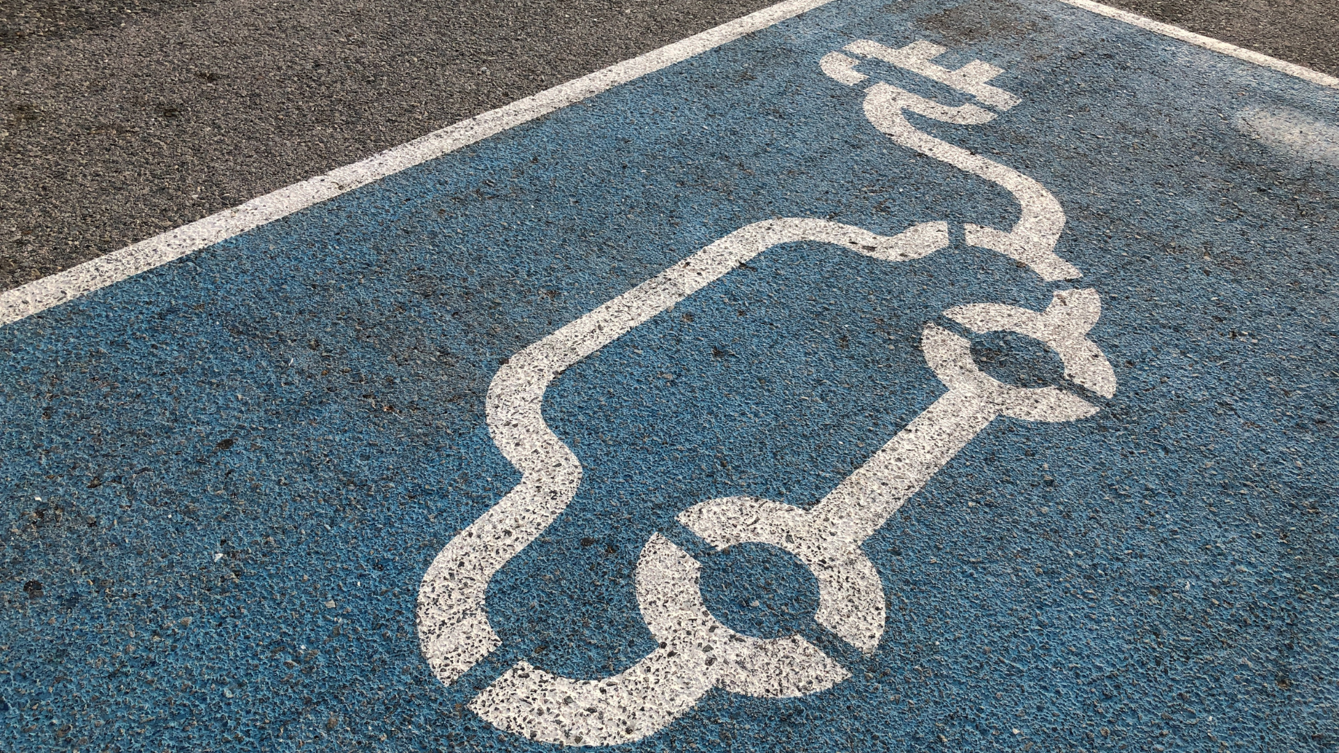 Why innovative gas stations have EV chargers