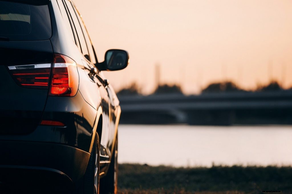 5 Great Reasons to Buy a Used Luxury Car