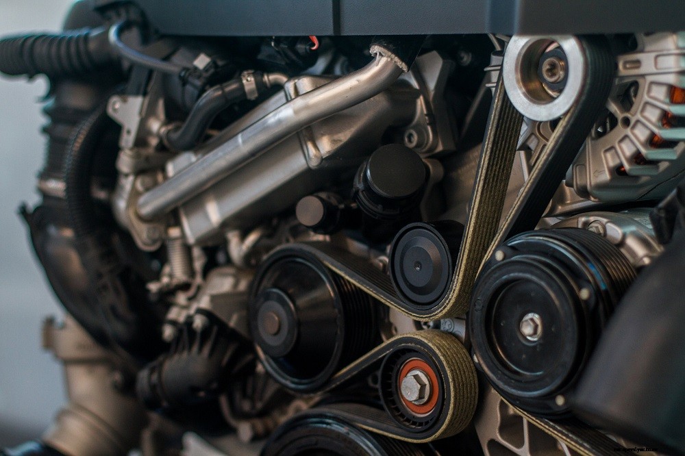 Signs You Need to Replace Your Serpentine Belt in Your Land Rover