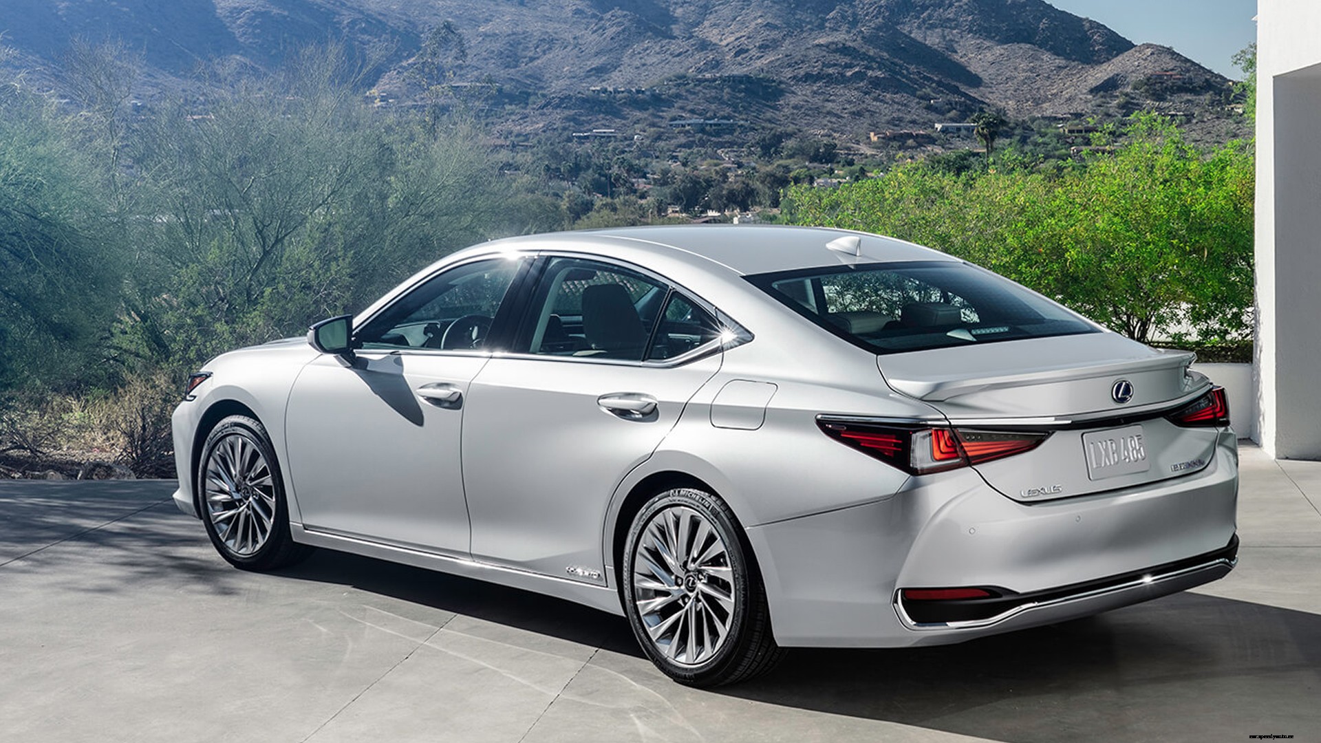 Lexus ES 300h 2021 Luxury Exterior