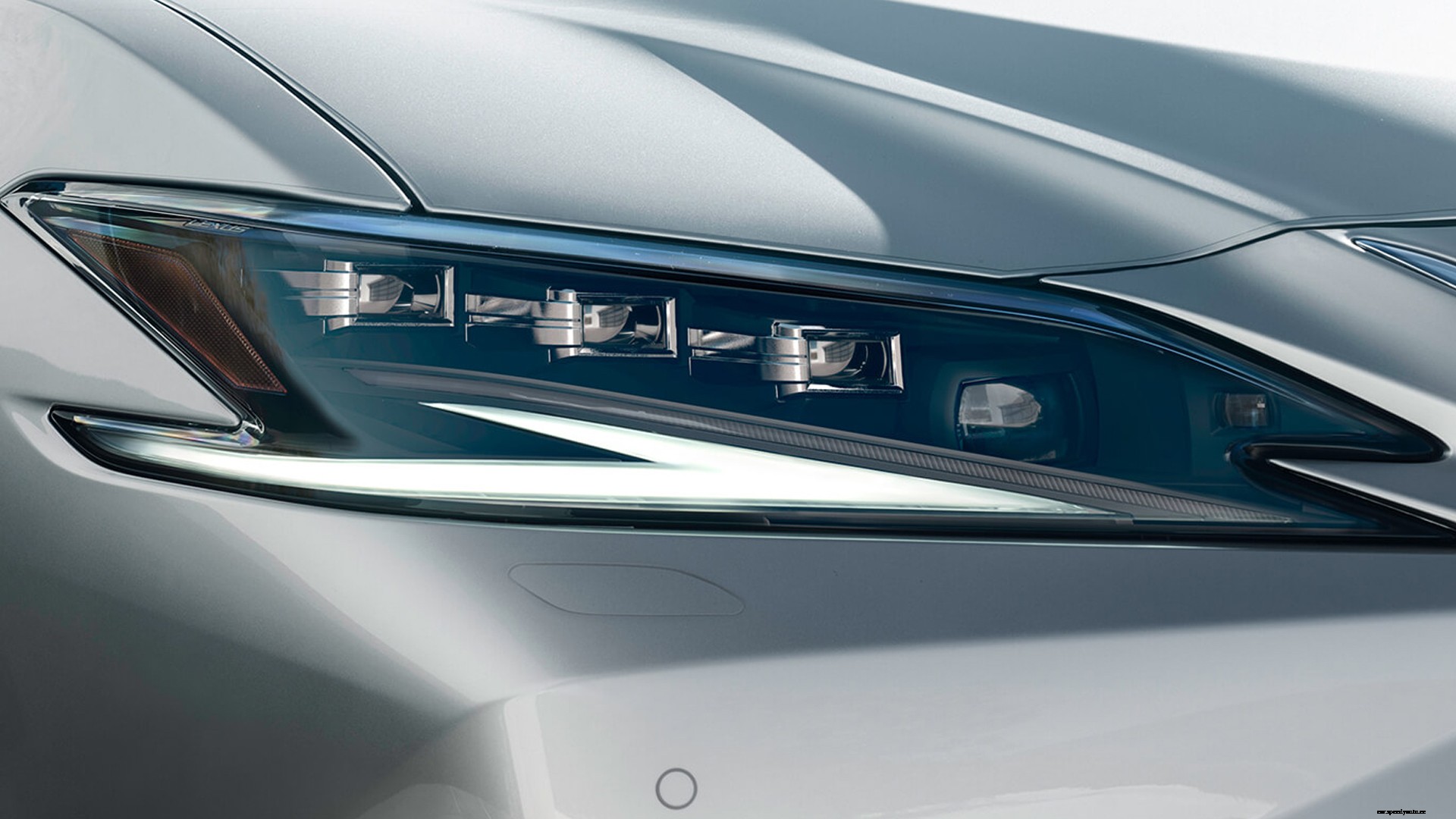 Lexus ES 300h 2021 Luxury Exterior