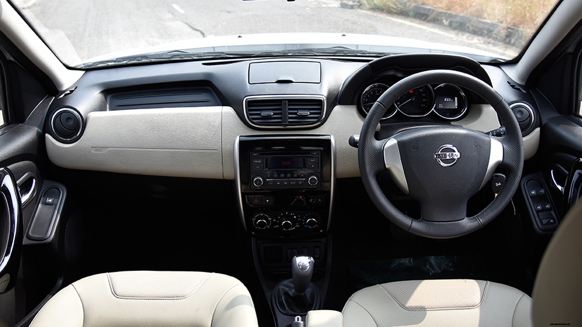 Nissan Terrano 2017 XV Premium AT dCi 110ps Interior