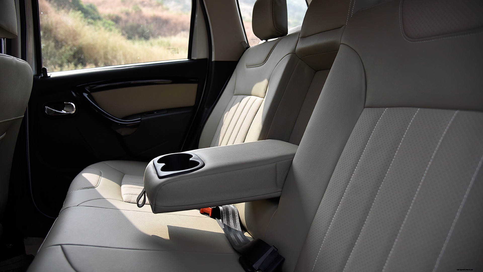 Nissan Terrano 2017 XV Premium AT dCi 110ps Interior