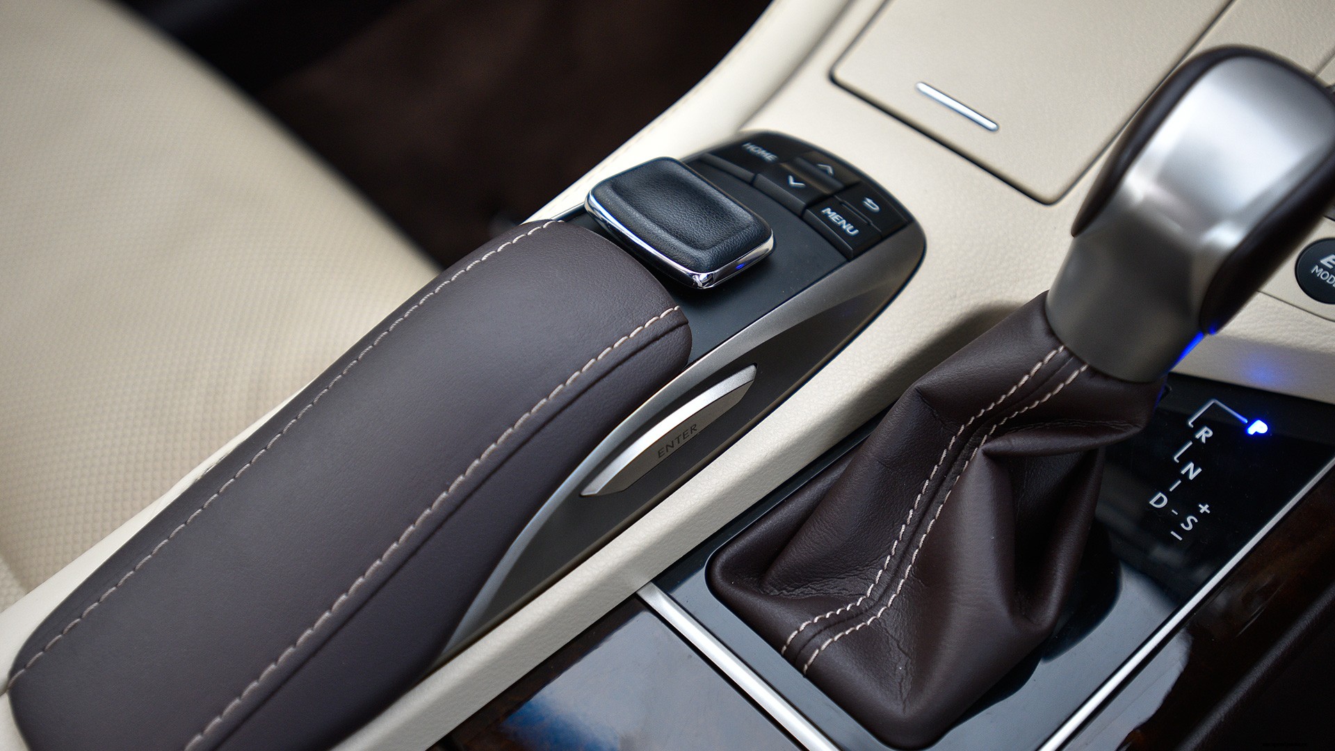 Lexus ES 300h 2017 STD Interior