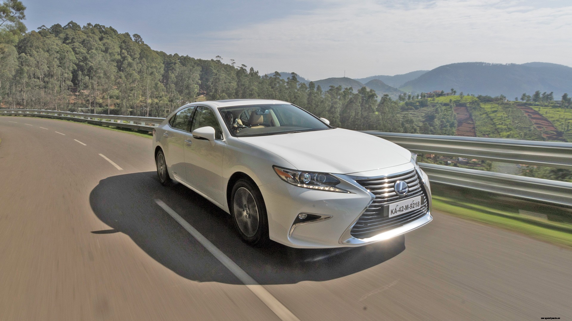 Lexus ES 300h 2017 STD Exterior
