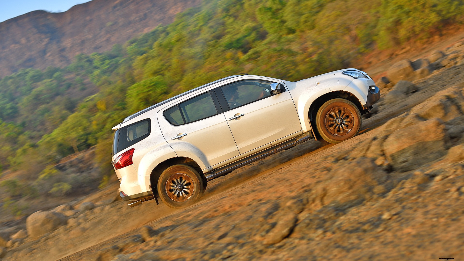 Isuzu MU-X 2017 4x4 Exterior