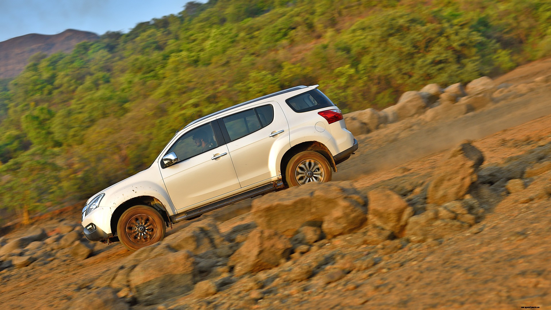 Isuzu MU-X 2017 4x4 Exterior