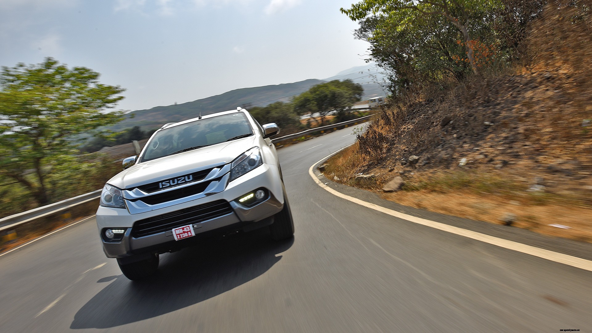 Isuzu MU-X 2017 4x4 Exterior