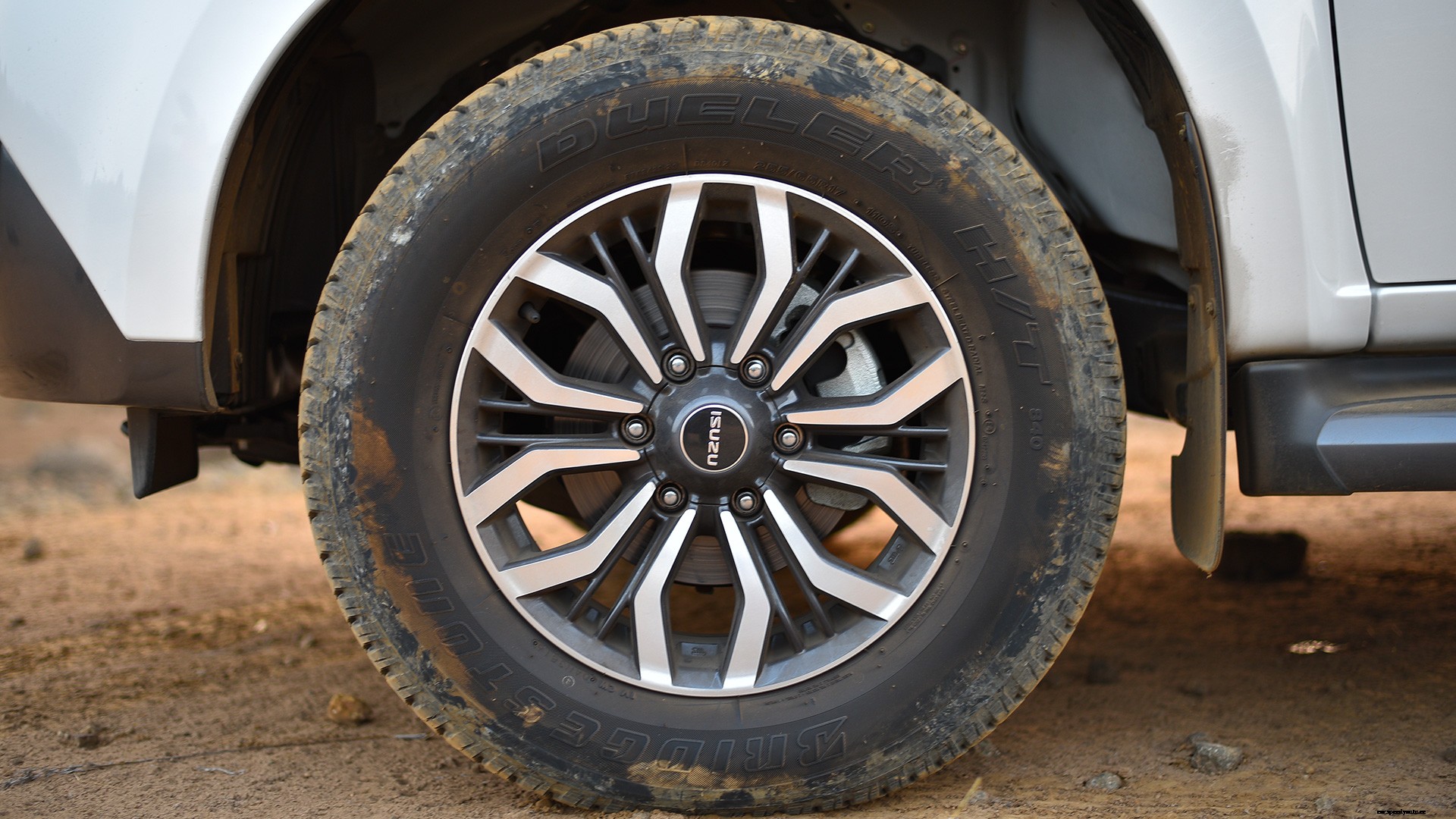 Isuzu MU-X 2017 4x4 Exterior