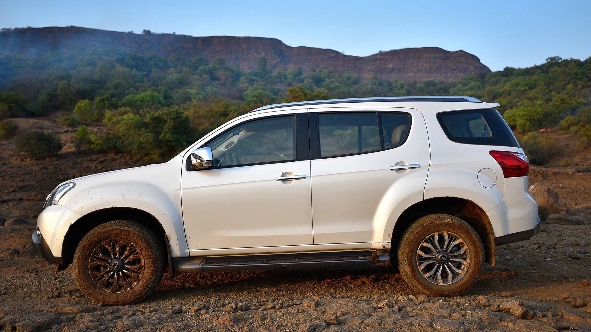 Isuzu MU-X 2017 4x4 Exterior