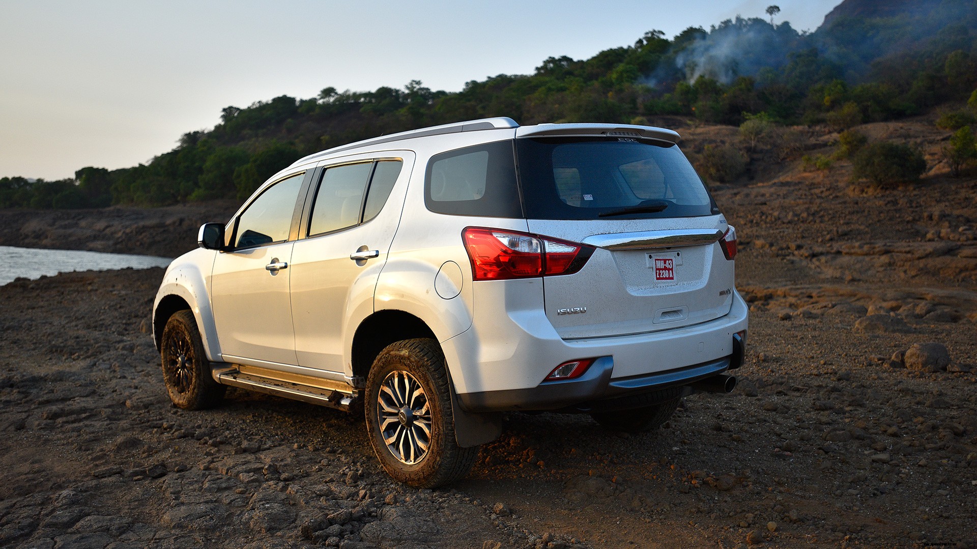 Isuzu MU-X 2017 4x4 Exterior