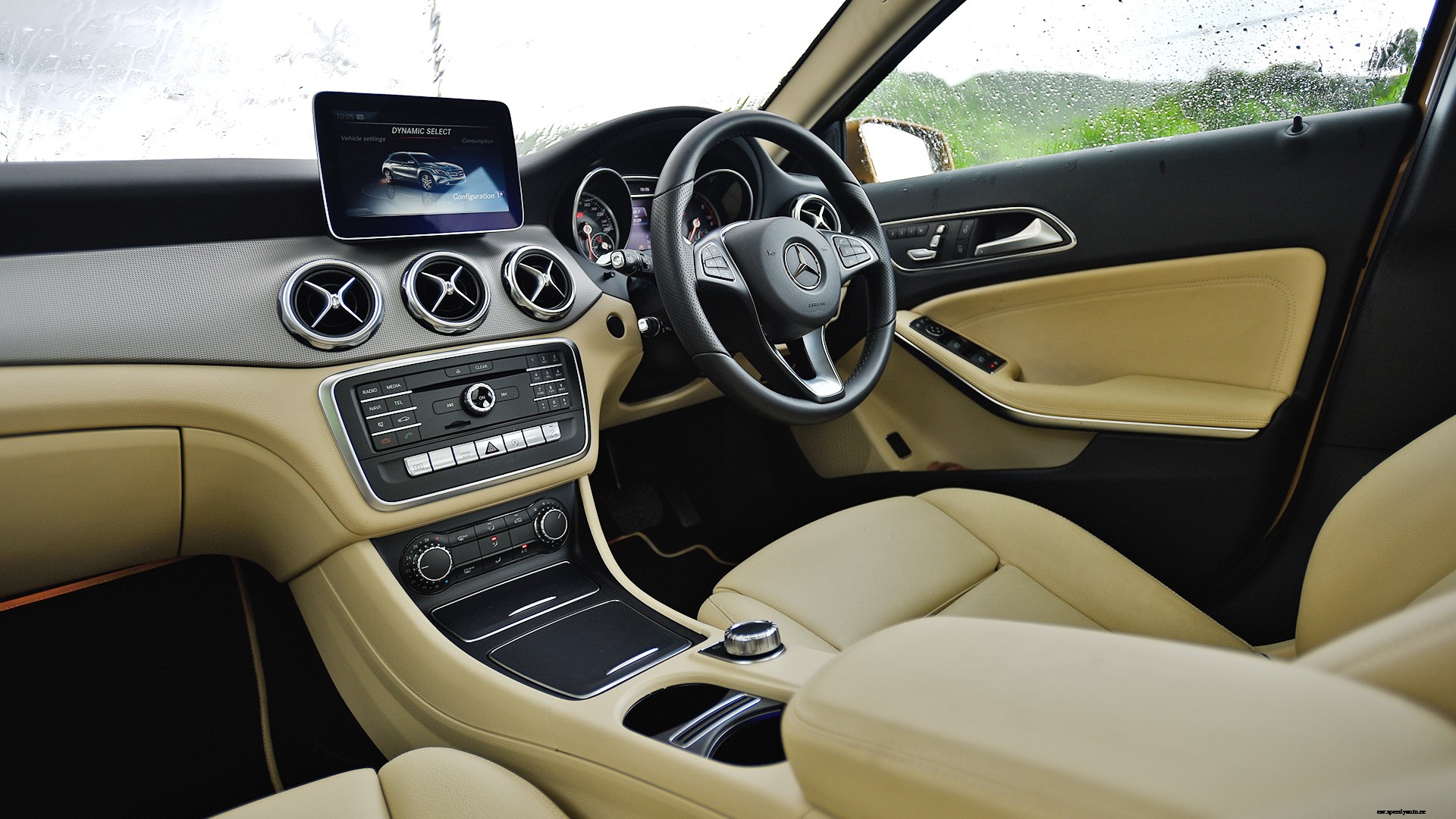 Mercedes Benz GLA 2017 220d 4Matic Interior