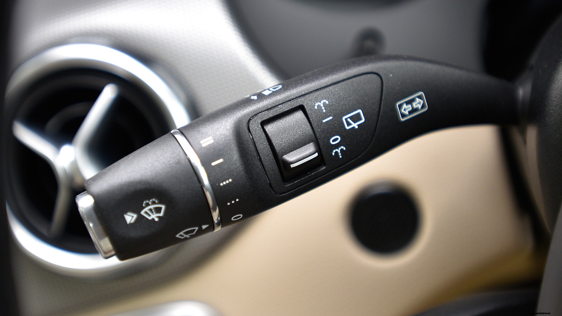 Mercedes Benz GLA 2017 220d 4Matic Interior