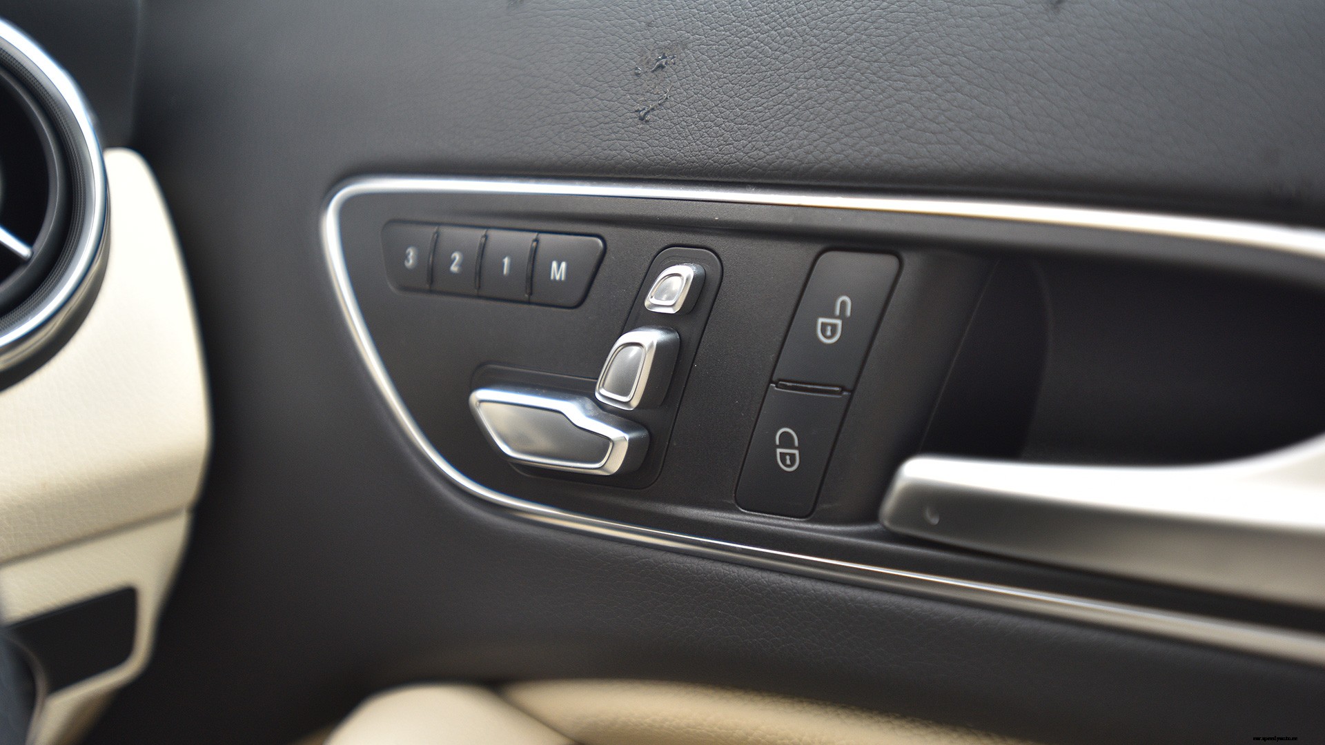 Mercedes Benz GLA 2017 220d 4Matic Interior