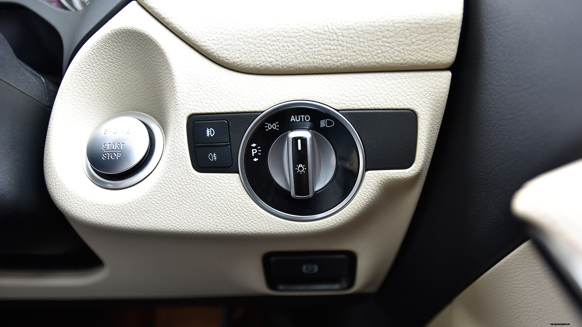 Mercedes Benz GLA 2017 220d 4Matic Interior